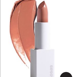 Lisa’s Weightless Lip color Vegas nude beige